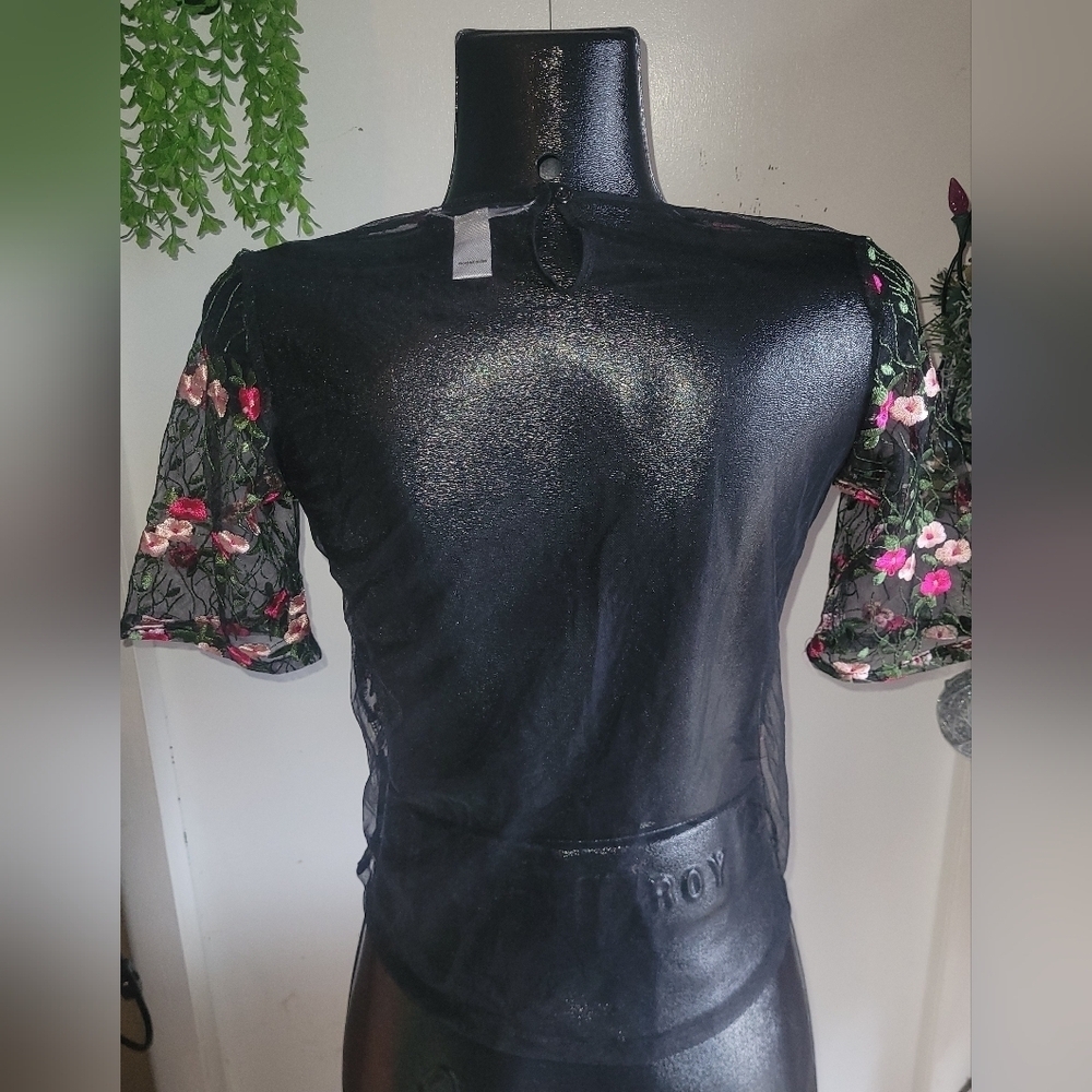 Streetwear Society Black Mesh Top with Embroidered Floral Pattern S - Picture 6 of 7